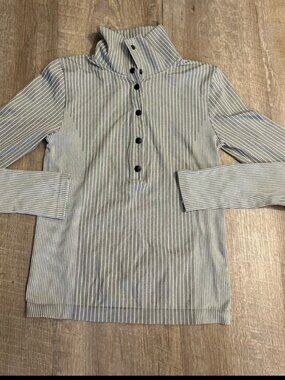 Women's Athleta Size XSmall Long Sleeve Shirt